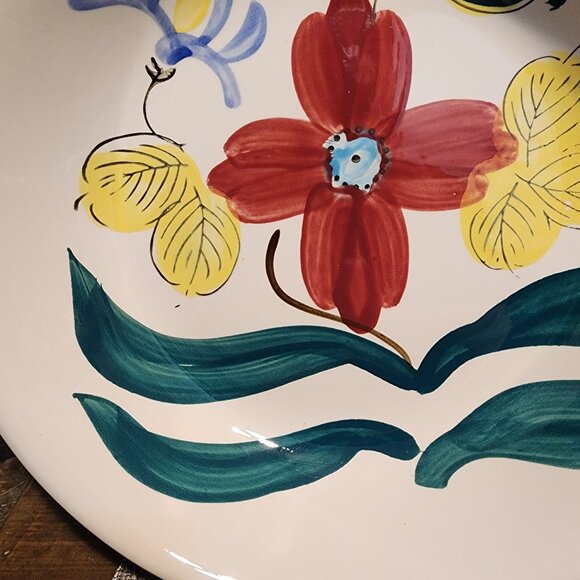 Decorative bowl with floral design. - Picture 3 of 6